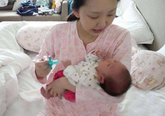 新生儿出生100天内,妈妈尽量少做3件事,对宝宝发育有好处