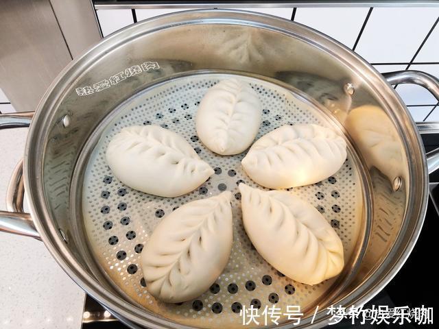 猪肉馅|梅干菜猪肉馅的大包子，刚出锅我能吃掉仨，用这面粉做次次都成功
