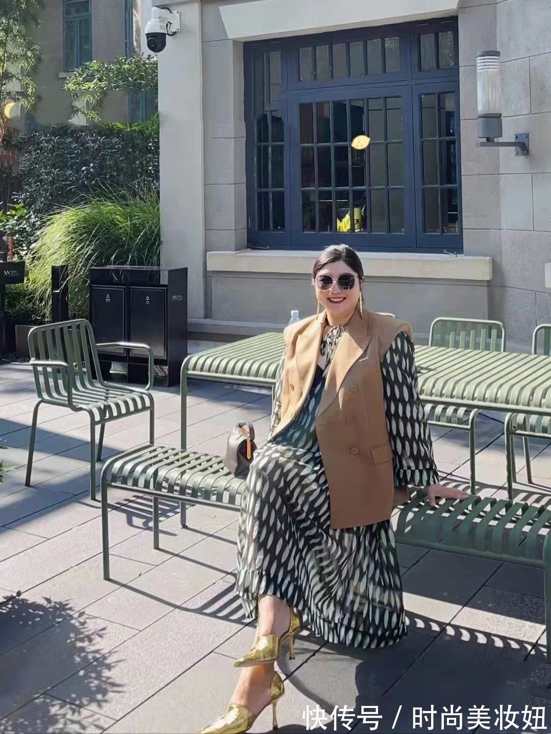 穿搭 这才是中年微胖女人该有的穿搭,高级简约又显贵,无关身材