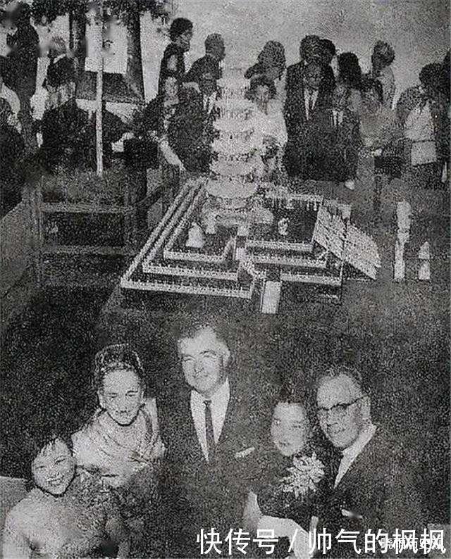 国宝翡翠塔宝塔由翡翠打造,重34千克,可惜如今只能去美国看