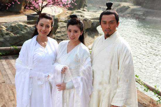 慕容龙城$天龙中,此人打败慕容龙城,完爆扫地僧,是百年一遇的武学天才