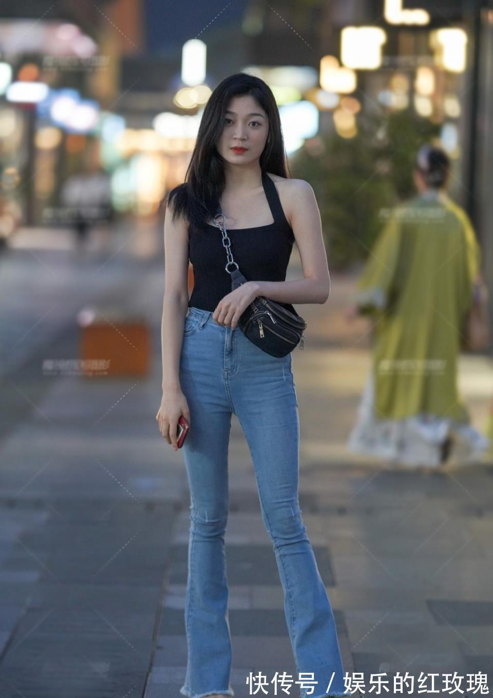 微喇叭裤|挂脖衫配修身微喇叭裤,显瘦显身姿,靓丽简约休闲有型