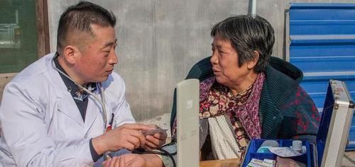 加速器|高血压“加速器”不止是盐，提醒：少碰3物，常喝2水，血压慢慢降