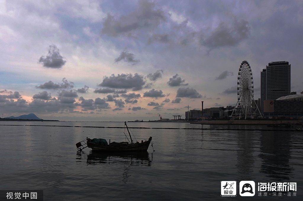 海滨|青岛：海滨上空云霞变幻宛如水墨画