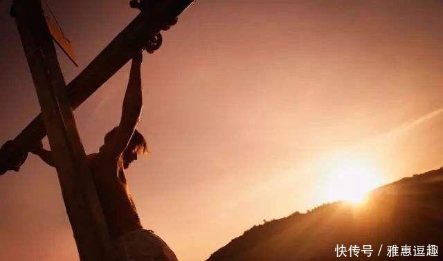 挂于|以斯帖设鸿门宴招待哈曼，哈曼被挂于自己为末底改做的木架