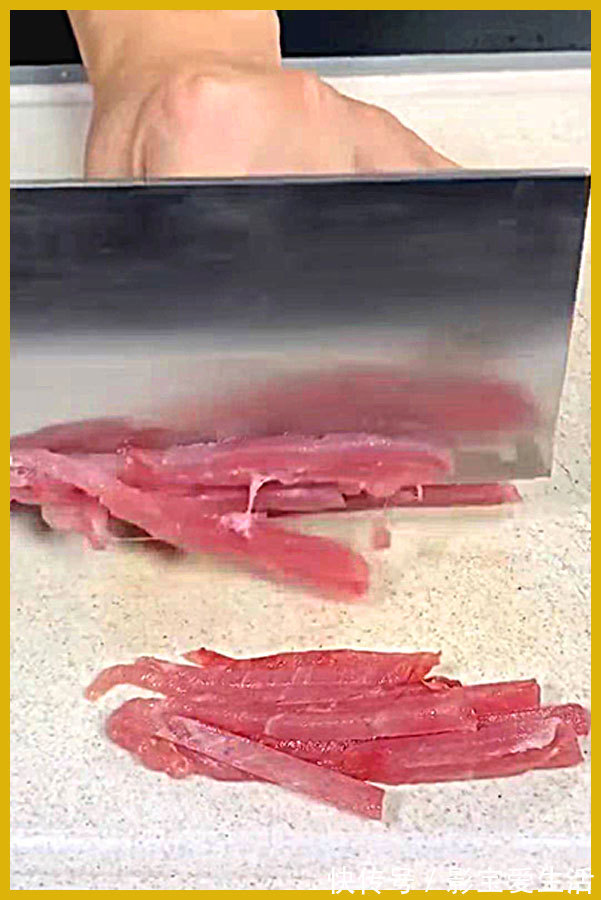 瘦肉|1块瘦肉3根韭菜苔，好吃到外面的饭都不想吃了，做法简单又解馋。