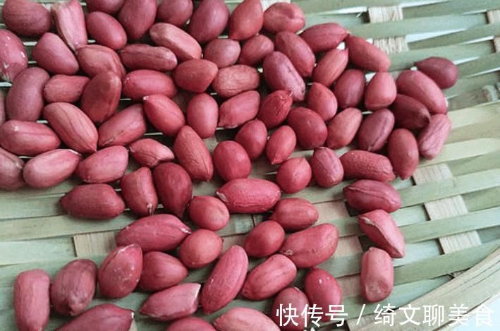 买花生时，挑红皮的还是白皮的？商贩说漏了嘴，以后别再乱买了