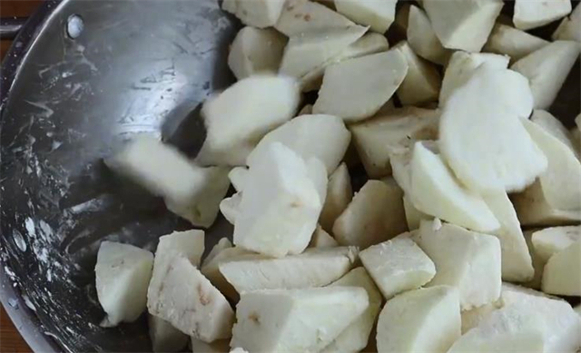 茄子|难怪饭店的红烧茄子那么好吃，原来做法诀窍如此简单，太香了