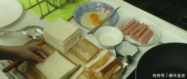 简单|早餐还是豆浆油条包子?教你一招做香肠卷,简单快捷又好吃!