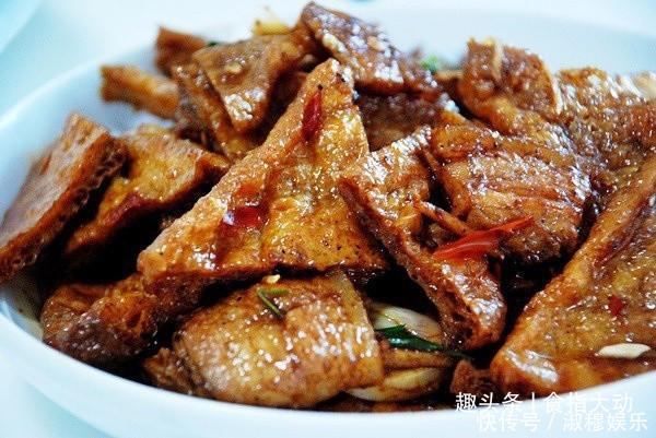 最喜欢可口的家常菜端上桌的那一刻,家人围桌而坐,开心地吃!