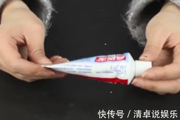牙膏|用完的牙膏皮别扔了，中间剪1刀烧一烧，10个人9个人都需要！
