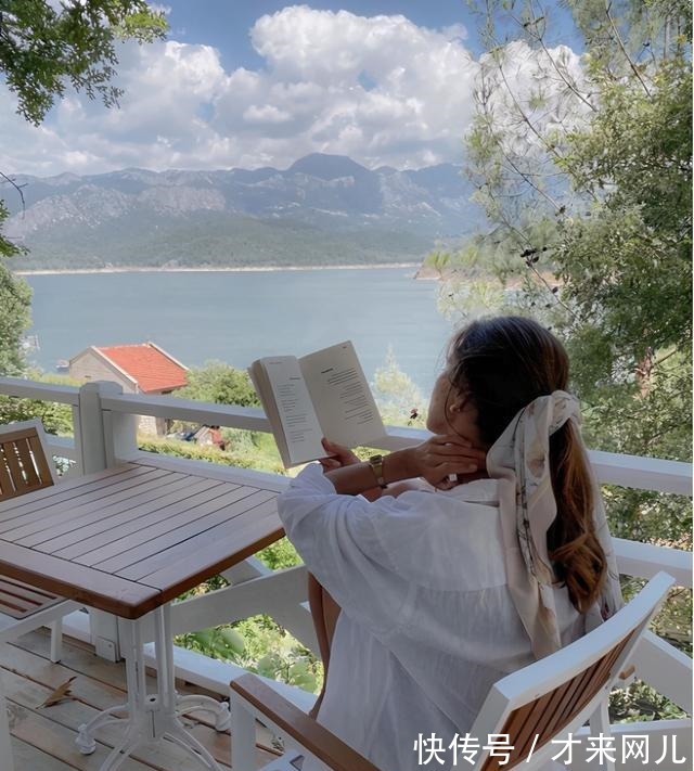 丝巾 最近流行一种风格,叫“心机女孩的不心机穿搭”,照搬着用就很美!