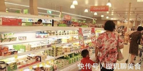 消费观|“不买就不走”，当孩子拿着玩具不放手时，奶奶的做法引路人点赞