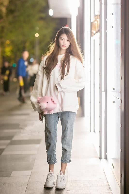 女人味 女神范的连衣裙穿搭,时髦又减龄,展现一种清新自然的美