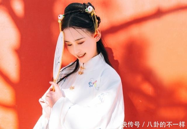 成女|三本穿书文,《我只是个女配》男主的霸道式宠爱,让女配活成女主