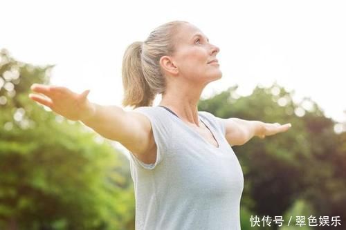泌尿系统疾病|女人过了45岁,若有这4种表现?说明你离绝经不远了,及时调理