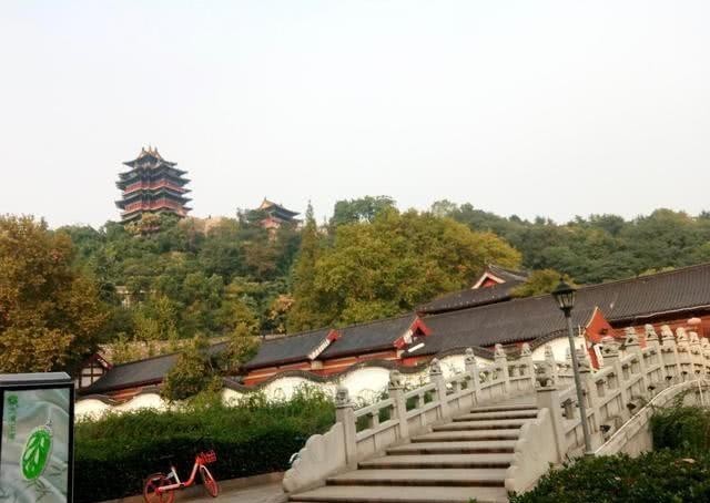 这里是郑和下西洋必去之地,海内外体制最高的官方建筑,信徒无数