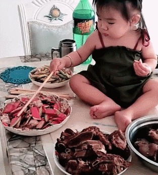 |搞笑GIF：说出来你可能不信 我今天被一个小女孩骗了