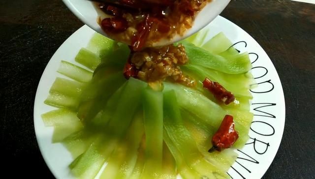  爽口|这才是莴笋最好吃的做法，脆嫩爽口，开胃下饭，赛过大鱼大肉