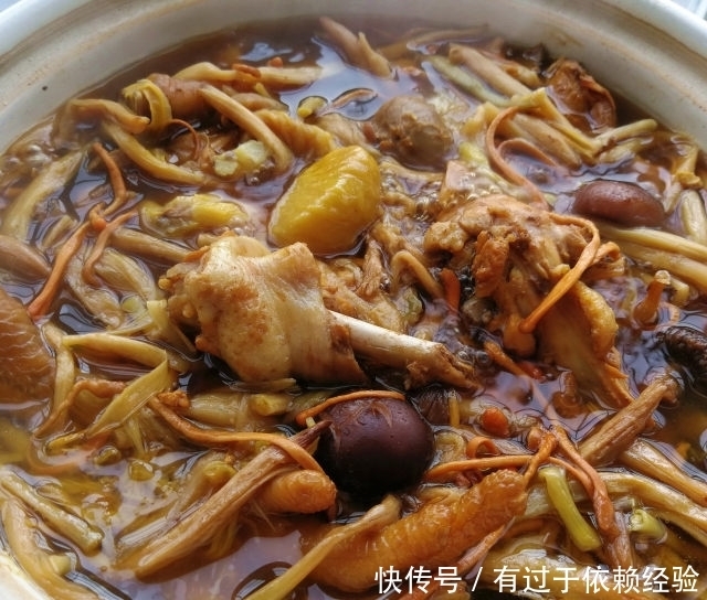 鲜香炖土鸡,满屋子香气,记忆中柴火鸡的味道
