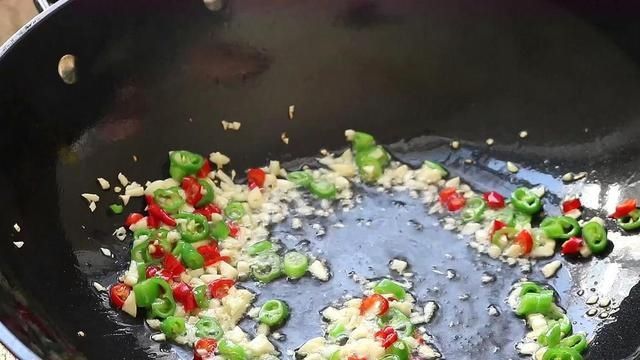 豆腐超好吃的做法，饭店都吃不到，开胃又解馋，越吃越上瘾