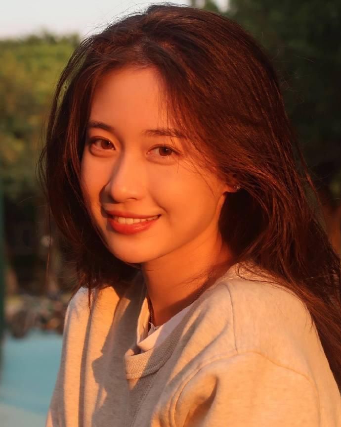 越能坚持7个好习惯的女生,五官会逐渐变深邃立体,成为素颜女神