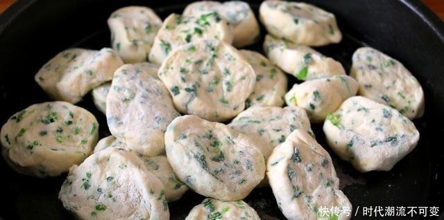 芹菜这样做太好吃了,去饭店都吃不到,做法简单,一大盘不够吃