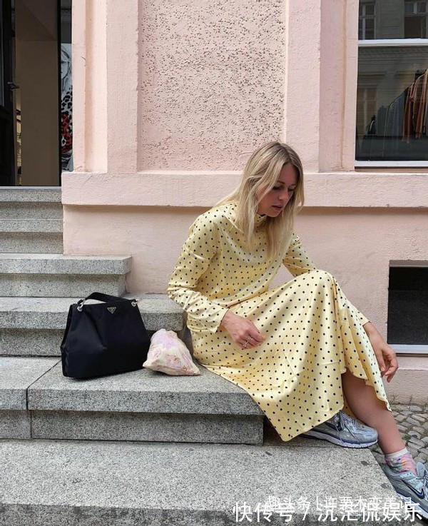 饱和度|过了四十岁的女人,衣柜里这5种颜色衣服别再穿了,显老还掉档次