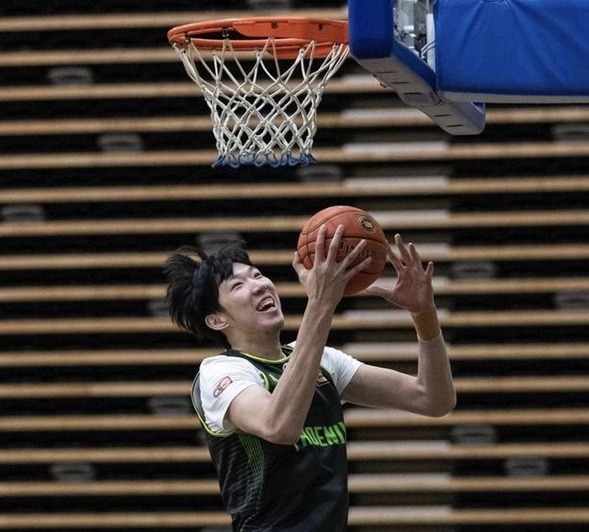 凤凰队|周琦墨尔本打球陷入困境,却拒绝NBA6支球队邀请,想重回CBA?