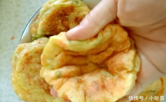 鸡蛋|鸡蛋跟土豆才是绝配,教你做煎饼,独家秘方,鲜美诱人,上桌吃光