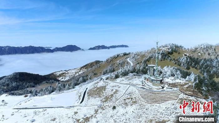 湖北|湖北神农架：云海流淌雪山间