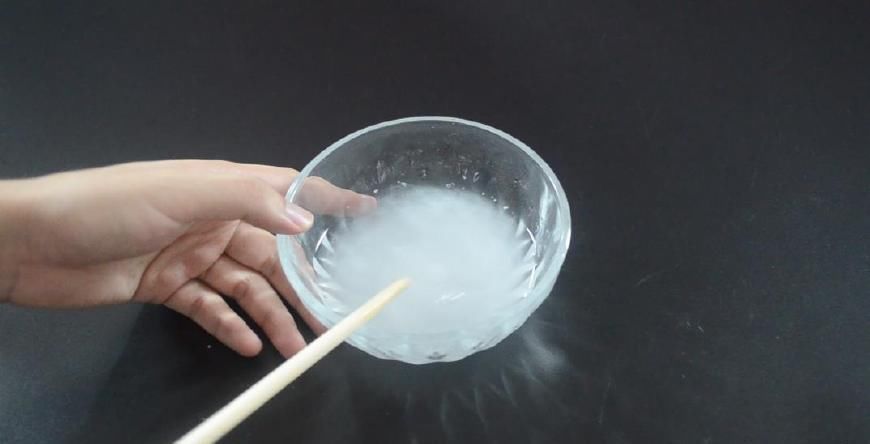 妙用|花盆里撒一点它, 不烂根不生虫, 花草越长越茂盛, 简直太实用了