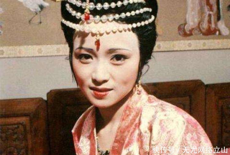 霸占|《红楼梦》贾珍霸占儿媳,秦可卿之死,死后的繁华是生前的苟且?