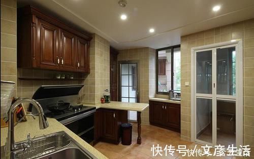 书桌|装修4个月的家,终于入住了,137平装修共花30万,一套家具很大气