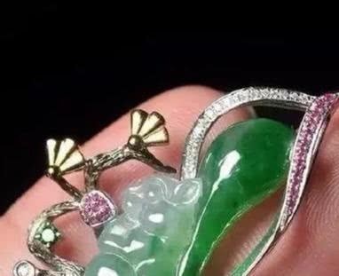 a771|在朋友店里小百捡漏的小石头,切开后让他欲哭无泪?