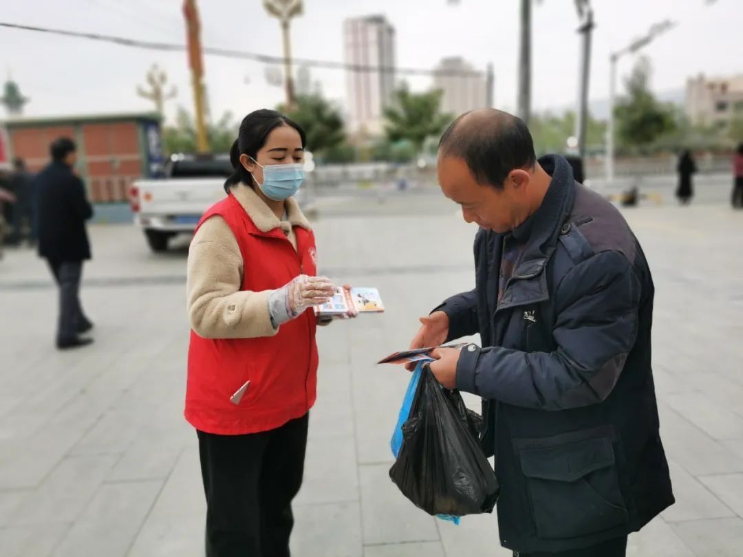 青年|青春“志愿红”，点亮战“疫”心｜临夏青年志愿者积极助力疫情防控工作