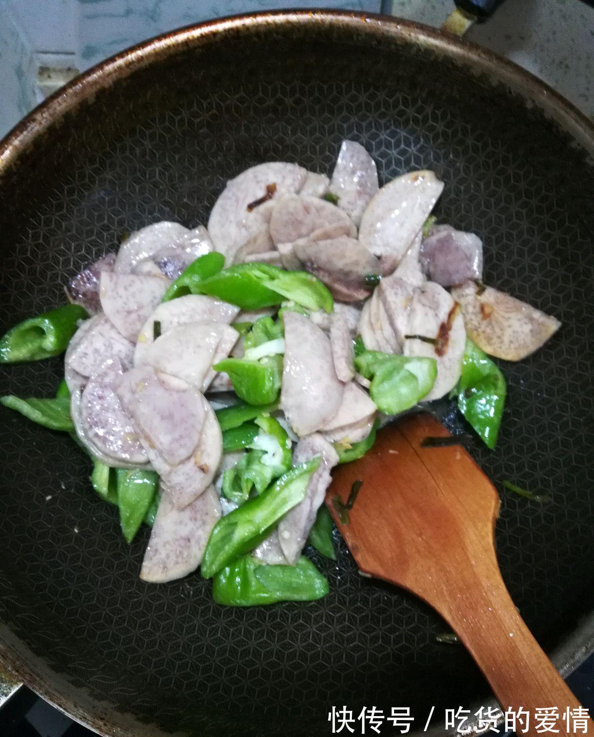 黏液蛋白|清淡美味的芋头炒青椒，你吃过没有，没有的话现在快来品尝