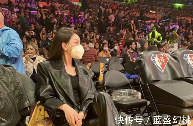 蕾哈娜|还记得坐在詹姆斯旁边爆红的美女吗脱下口罩更美，颜值身材完美！