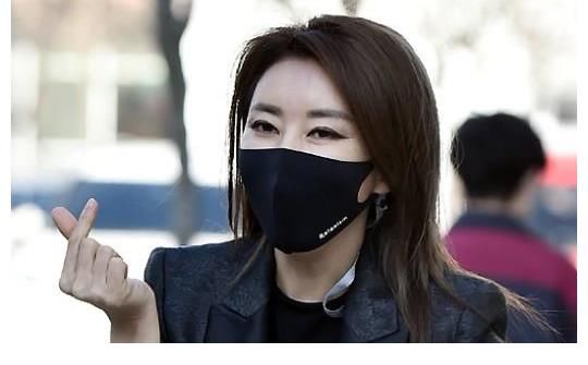 「MD PHOTO」 韩国女歌手金完宣出演《两点出逃》节目