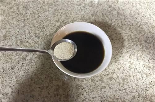 它是女性离不开的食物，做成主食，补气养血，口红腮红钱都省了