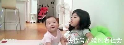 弟弟|4岁姐姐正看电视,1岁弟弟过来百般阻挠,接下来姐姐的表情亮了