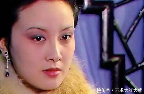 红楼梦十大美女排行，黛玉第一、宝钗第五、晴雯第八