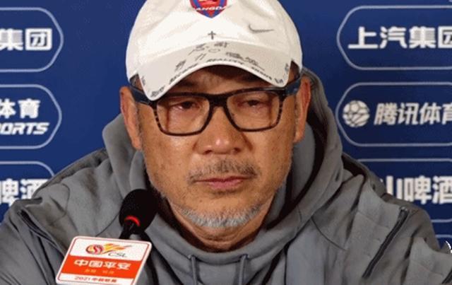 张外龙|重庆连扳两球完成保级!张外龙解释落泪原因,表示对球员们有亏欠