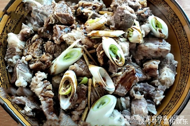 砂锅牛肉最简单的做法,牛肉鲜嫩入味,做法简单,好吃又营养