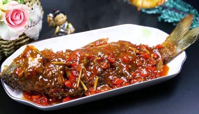 鲤鱼|厨师长教你:“红烧鲤鱼”的家常做法,汤汁浓郁,鱼肉细嫩,收藏