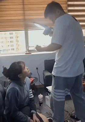 |搞笑GIF：姑娘 能不能告诉我你是怎样坐进去的