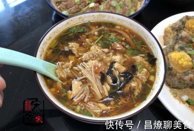 金针菇|晚餐,老公下厨做了2菜1汤,这是我吃过最好吃的菜