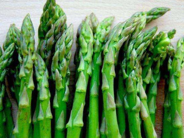 黄栀子|血液中垃圾毒素太多常吃4种食物，补充气血，美白淡斑，还抗衰老