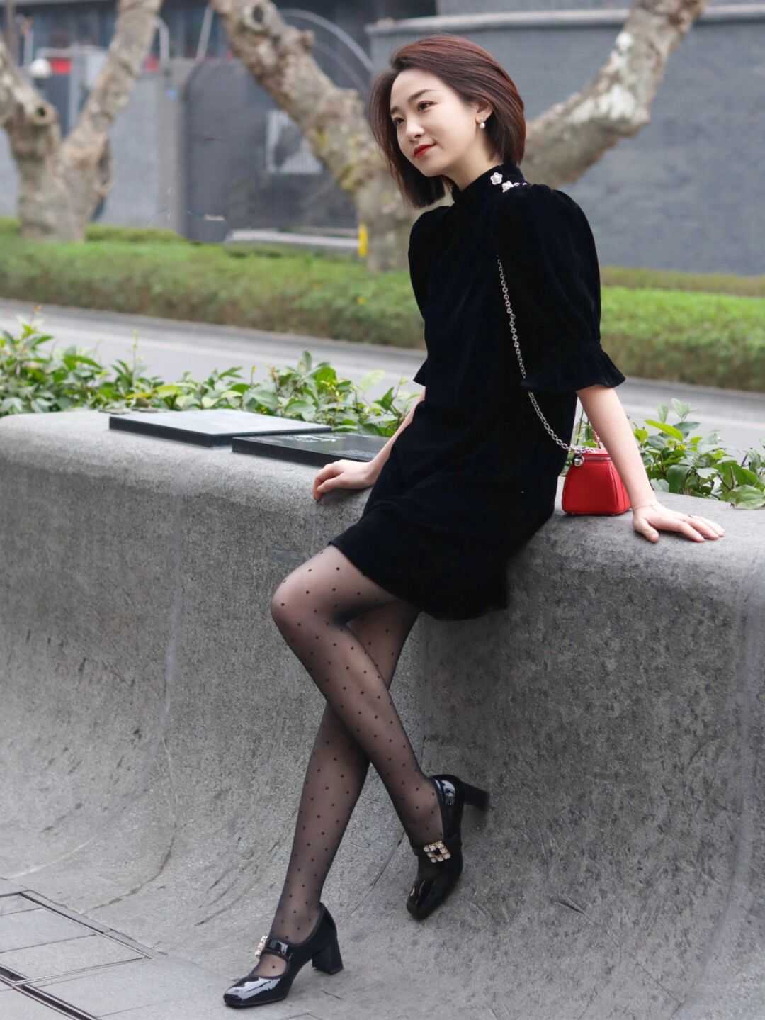 穿衣|轻熟黑丝搭什么鞋子最好看?码住这“四款”可以美上加美