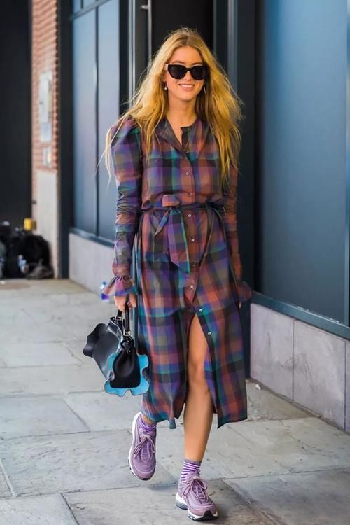 仙女裙+运动鞋=今年最潮穿法，不挑年纪不挑身材，谁穿谁好看